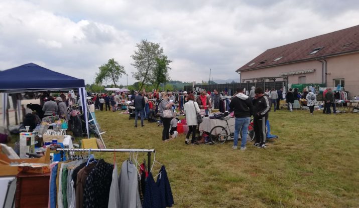 Vide Grenier : entre bonne humeur et trouvailles