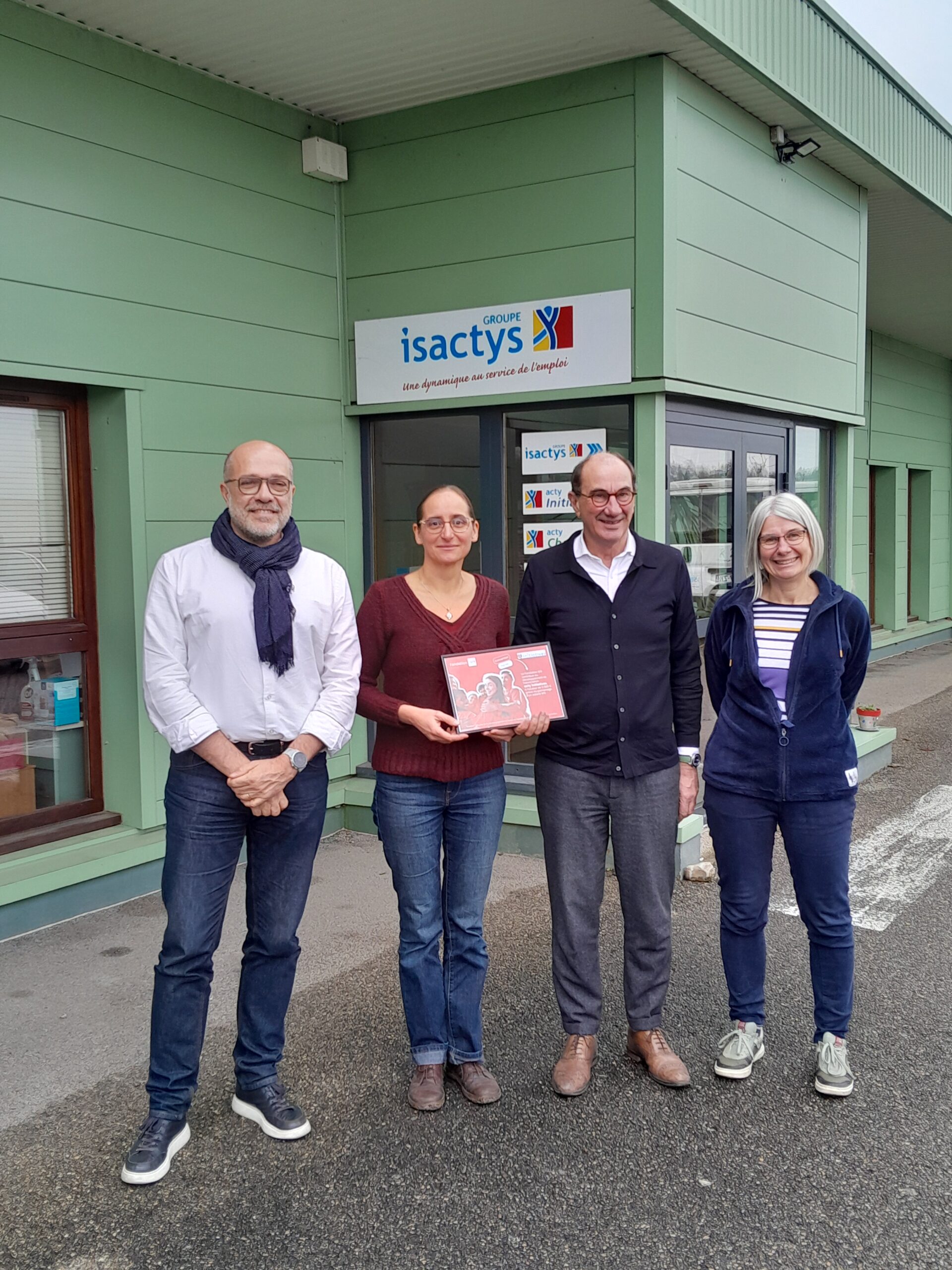 La Fondation SFR soutient l’association ACTY INITIATIVES projet numérique Groupe Isactys Laurent Pinet Isabelle Lebihan gilles Couvez